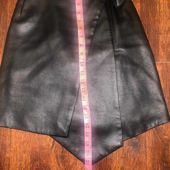 BCBG Maxazria Yulissa Skirt Womens XXS Faux Leather Buckle Wrap Busted Seam - Picture 7 of 11